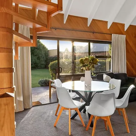 Relaxing Retreat On Kowhai