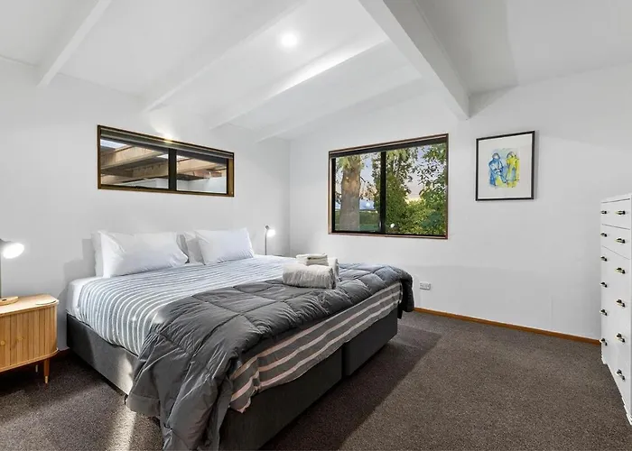 Relaxing Retreat On Kowhai