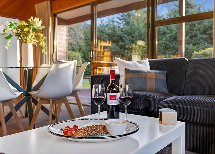Relaxing Retreat On Kowhai