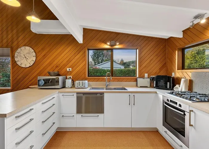 Relaxing Retreat On Kowhai *